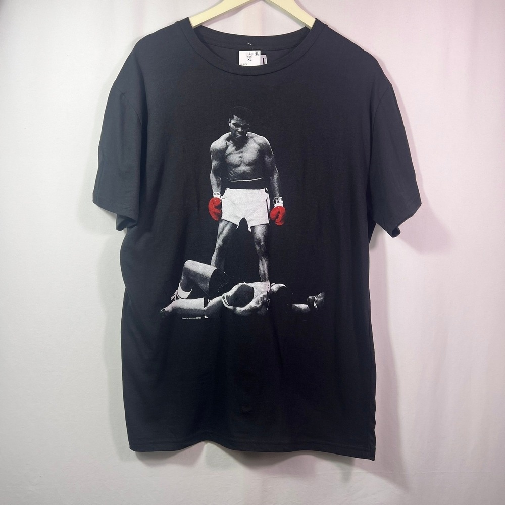 Muhammad Ali Mens Black Graphic T-Shirt XXL Sonny Liston Knockout  NEW